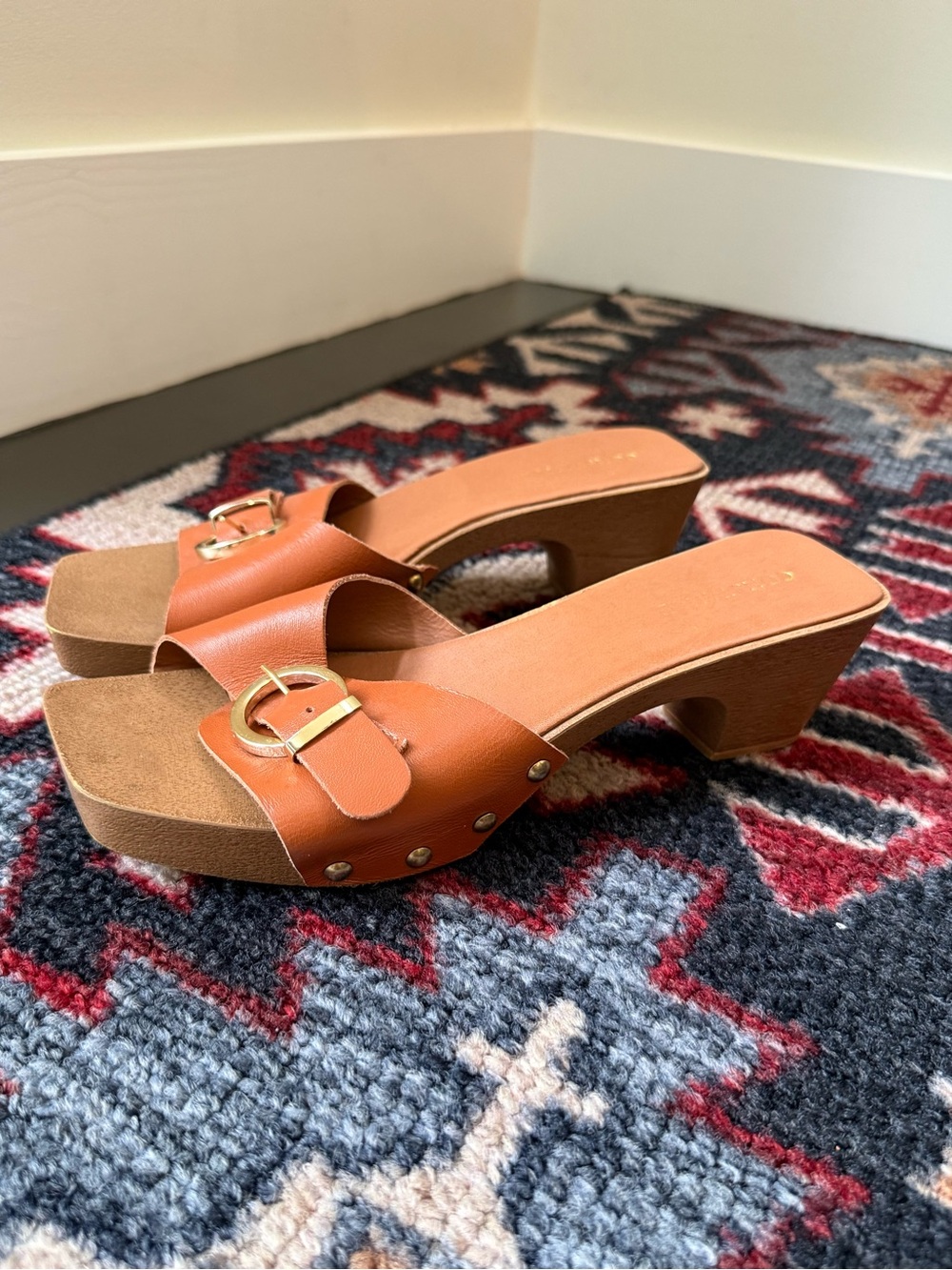 Vintage Tan leather buckle mules/ clogs with gold hardware. Size 10 US